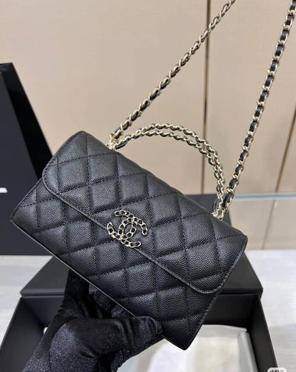 Chanel
105 dhs🇦🇪
Comes with Chanel exclusive box and card🎁

Especially good quality

Zain07
♥️♥️♥️