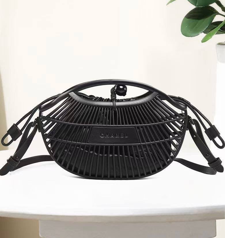 CHANEL 
NEW DESIGN GOOD QUALITY 
120 dhs🇦🇪

Zain39
♥️♥️♥️