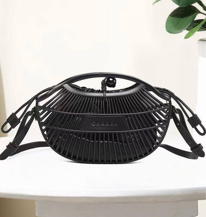 CHANEL 
NEW DESIGN GOOD QUALITY 
120 dhs🇦🇪

Zain39
♥️♥️♥️