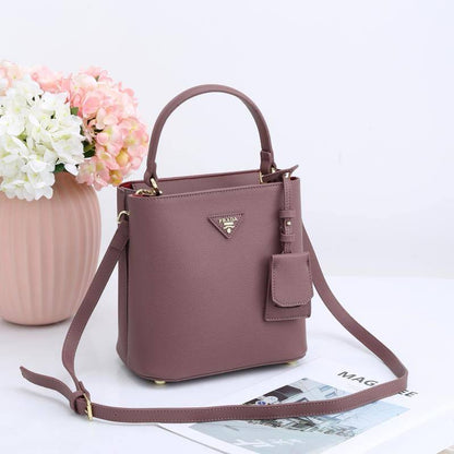 PRADA 
NEW CAME GOOD QUALITY 
105 dhs🇦🇪

Zain39
♥️♥️♥️
