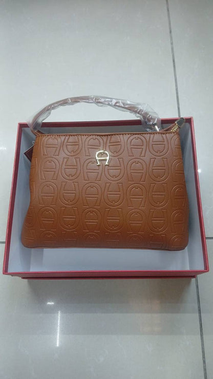Aigner

95 dhs🇦🇪

Zain86
♥️♥️♥️