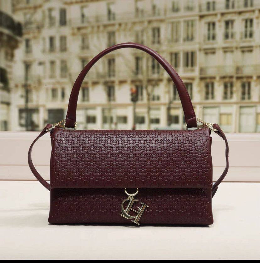 CH CH
95 dhs🇦🇪

size：24cm

Good quality 

with box
🎁🎁🎁

Zain35
♥️♥️♥️