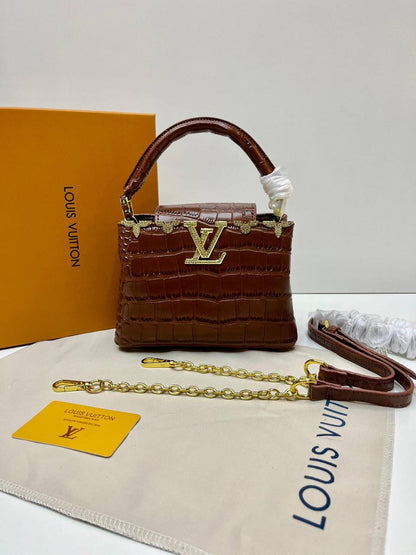 LV
115 dhs🪙💕

with box
🎁🎁🎁
size 20×7.5×14cm

Zain42
♥️♥️♥️