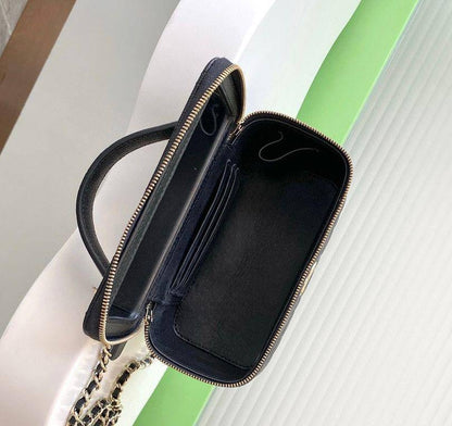 CHANEL 
GOOD QUALITY 
WITH BOX 
🎁🎁🎁

100 dhs🪙💕
SIZE: 16.5cm

Zain39
♥️♥️♥️