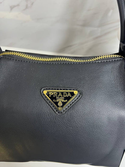 Prada 
Good Quality 
120 dhs🇦🇪

Zain117
♥️♥️♥️