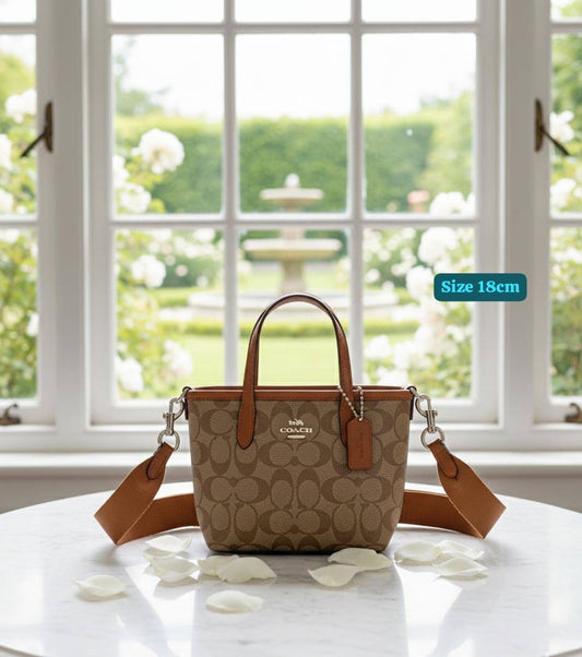 Coach

Good quality 

with box 
🎁🎁🎁

90 dhs🪙

Zain186
♥️♥️♥️