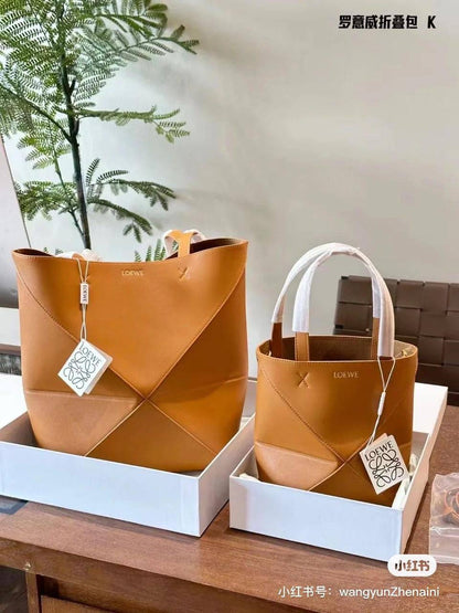 Loewe 
#Small 290 dhs🇦🇪
#Big 300 dhs🇦🇪

Zain
♥️♥️♥️