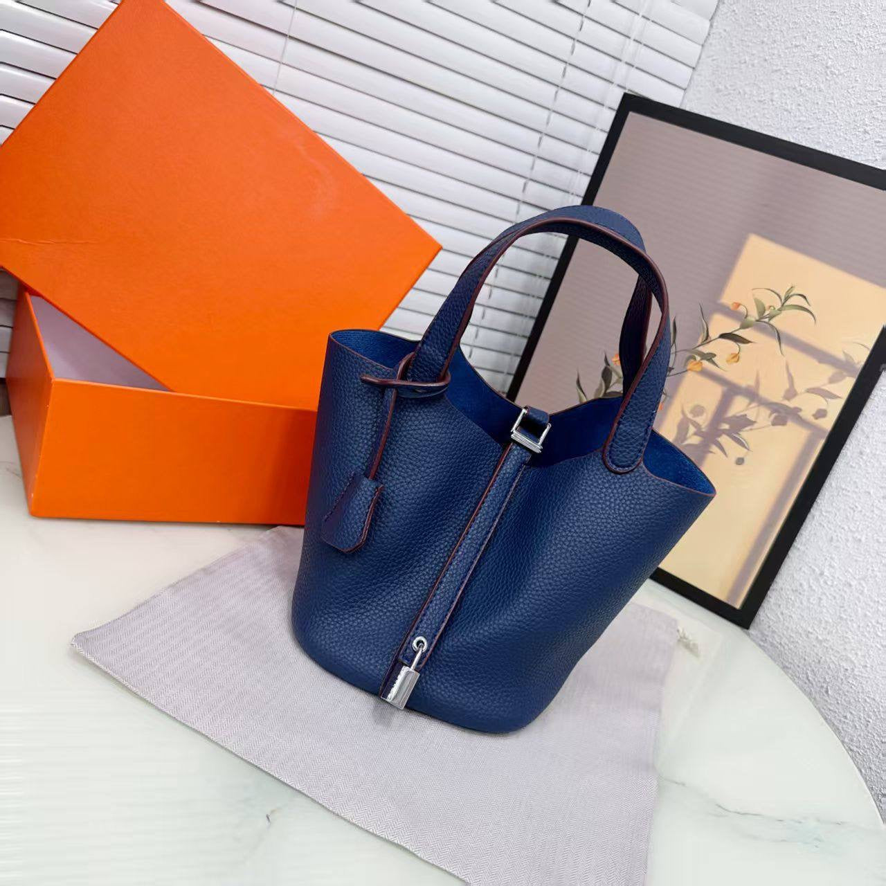 Hermes

with box 
🎁🎁🎁

95 dhs🪙

Zain50
♥️♥️♥️