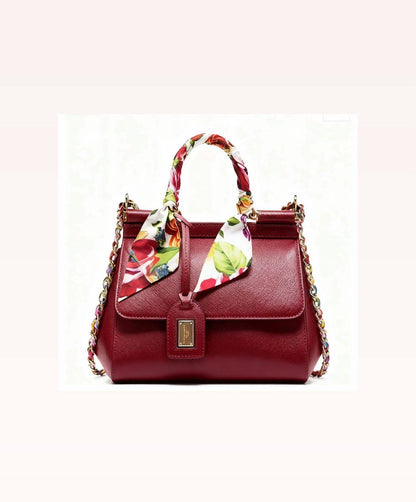 D&G 
110 dhs🇦🇪
with box
🎁🎁🎁

size 25cm

Zain26
♥️♥️♥️