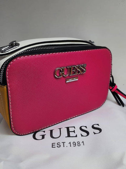 Guess 
Size : 19 * 11 * 7 cm
60 dhs🇦🇪

with box
🎁🎁🎁

Zain115
♥️♥️♥️