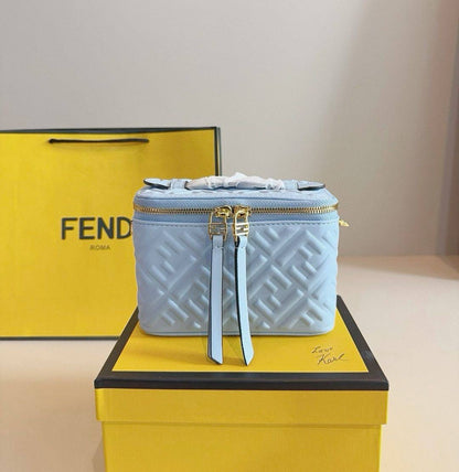 FENDI 

good quality

WITH BOX 
🎁🎁🎁

90 dhs🇦🇪

Zain39
♥️♥️♥️