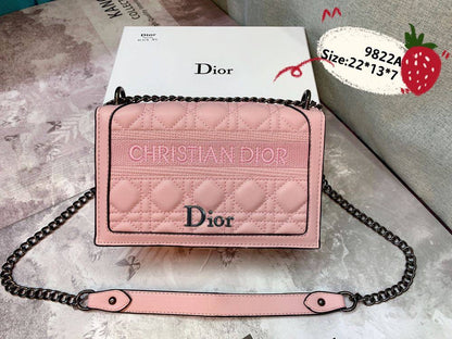 Chanel
with box
105 dhs🪙

Zain46
❤️❤️❤️