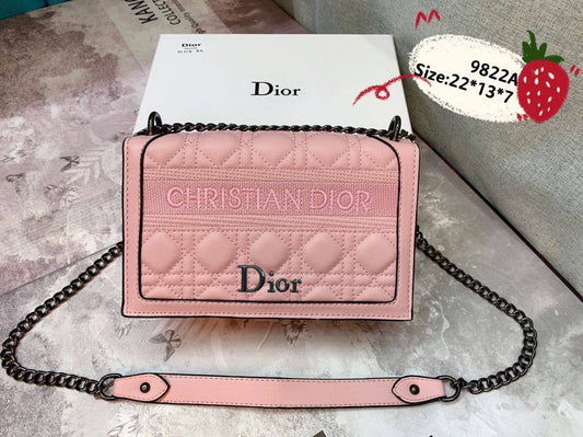 Chanel
with box
105 dhs🪙

Zain46
❤️❤️❤️