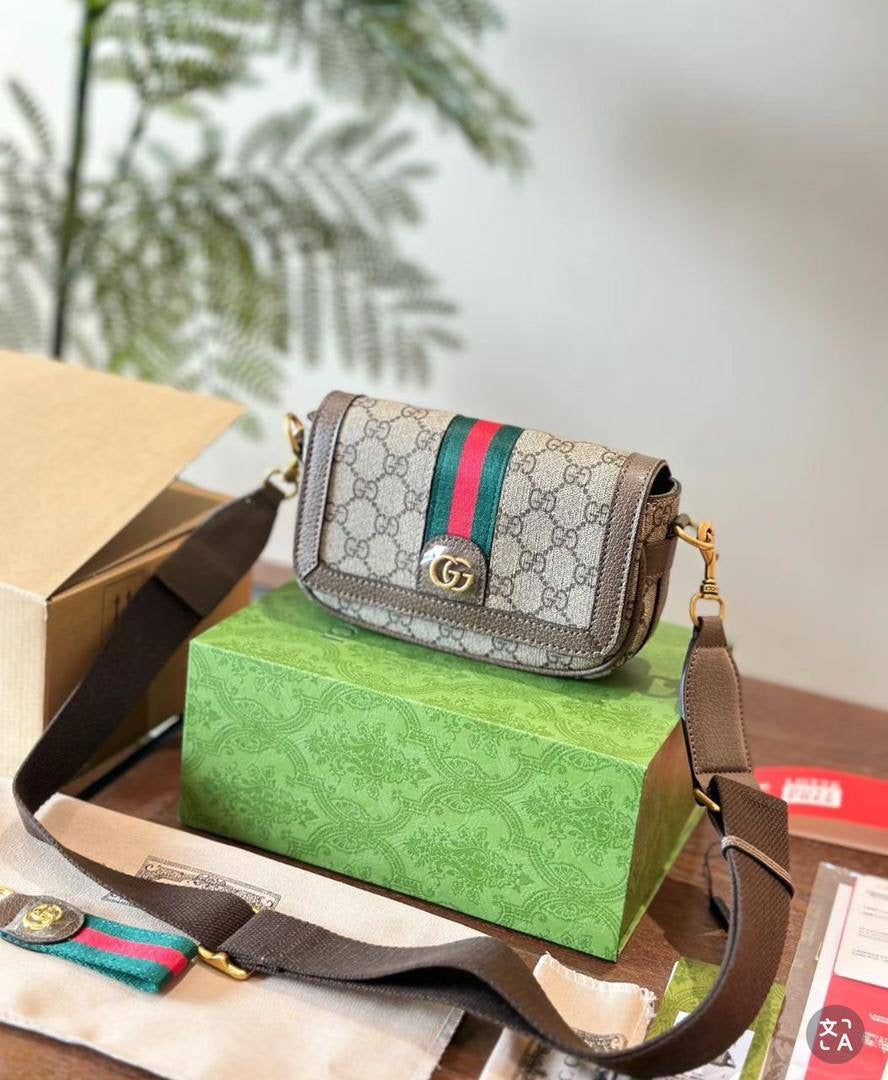 Coach - Gucci

90 dhs🇦🇪
Good quality 

with box
🎁🎁🎁

Zain35
♥️♥️♥️