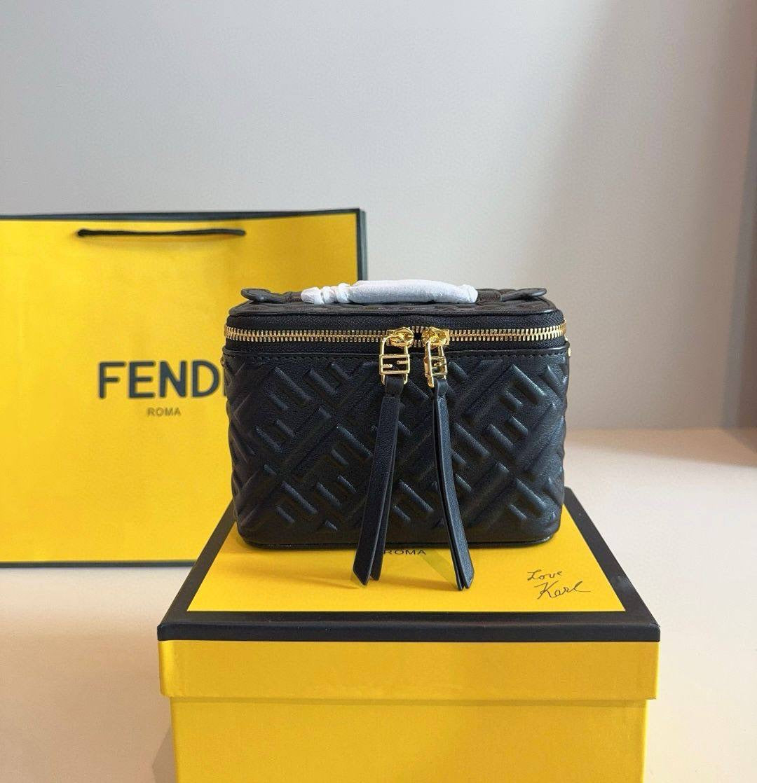 FENDI 

good quality

WITH BOX 
🎁🎁🎁

90 dhs🇦🇪

Zain39
♥️♥️♥️