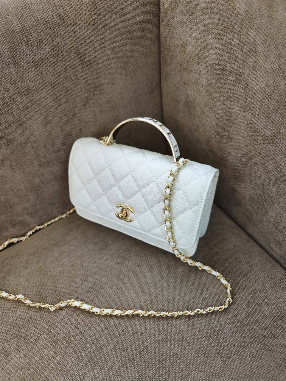 Chanel
95 dhs🪙

with box

🎁🎁🎁

high quality

Zain26
♥️♥️♥️
