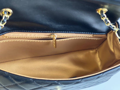 Chanel

Good Quality bag 

with box 
🎁🎁🎁

120 dhs🇦🇪

Zain117
♥️♥️♥️