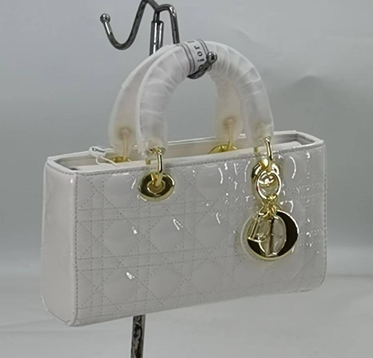 DIOR 
25*6*13cm

105 dhs🇦🇪

with Box
🎁🎁🎁

Zain254
♥️♥️♥️