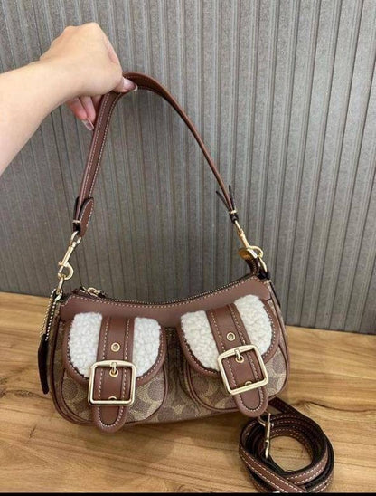 Coach Ashton 
Master quality
25cm × 10. 5cm × 7cm 

with box
🎁🎁🎁

300 dhs🇦🇪

Zain95
♥️♥️♥️