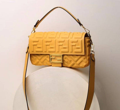 FENDI 

NEW CAME GOOD QUALITY 
WITH BOX 
🎁🎁🎁

100 dhs🇦🇪

SIZE: 26cm

Zain39
♥️♥️♥️