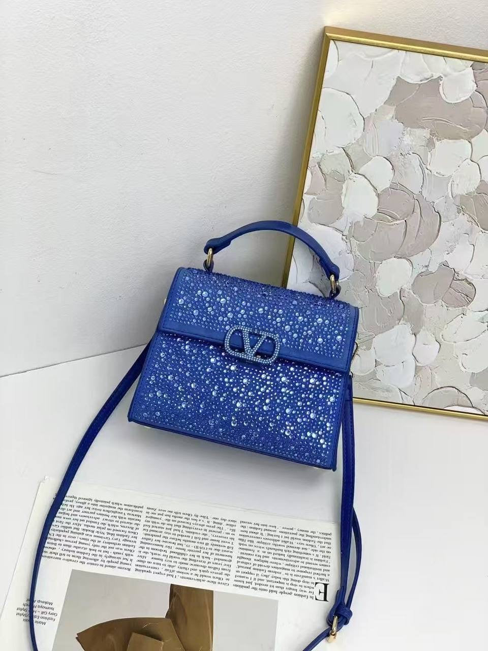 Valentino
GOOD QUALITY 
120 dhs🪙

Zain200
♥️♥️♥️