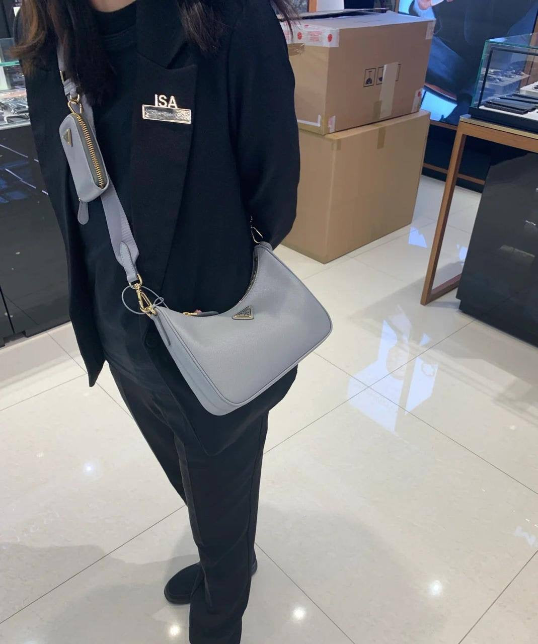 Prada 2 in 1
Size : 22.5 * 18 * 6 cm
95 dhs🇦🇪
with box🎁

Zain115
♥️♥️♥️