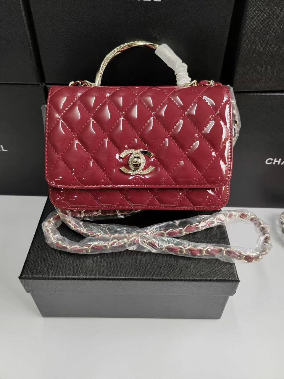 Chanel 24P
Size : 20 * 14 * 7 cm

95 dhs🇦🇪

with box 🎁

Zain115
♥️♥️♥️