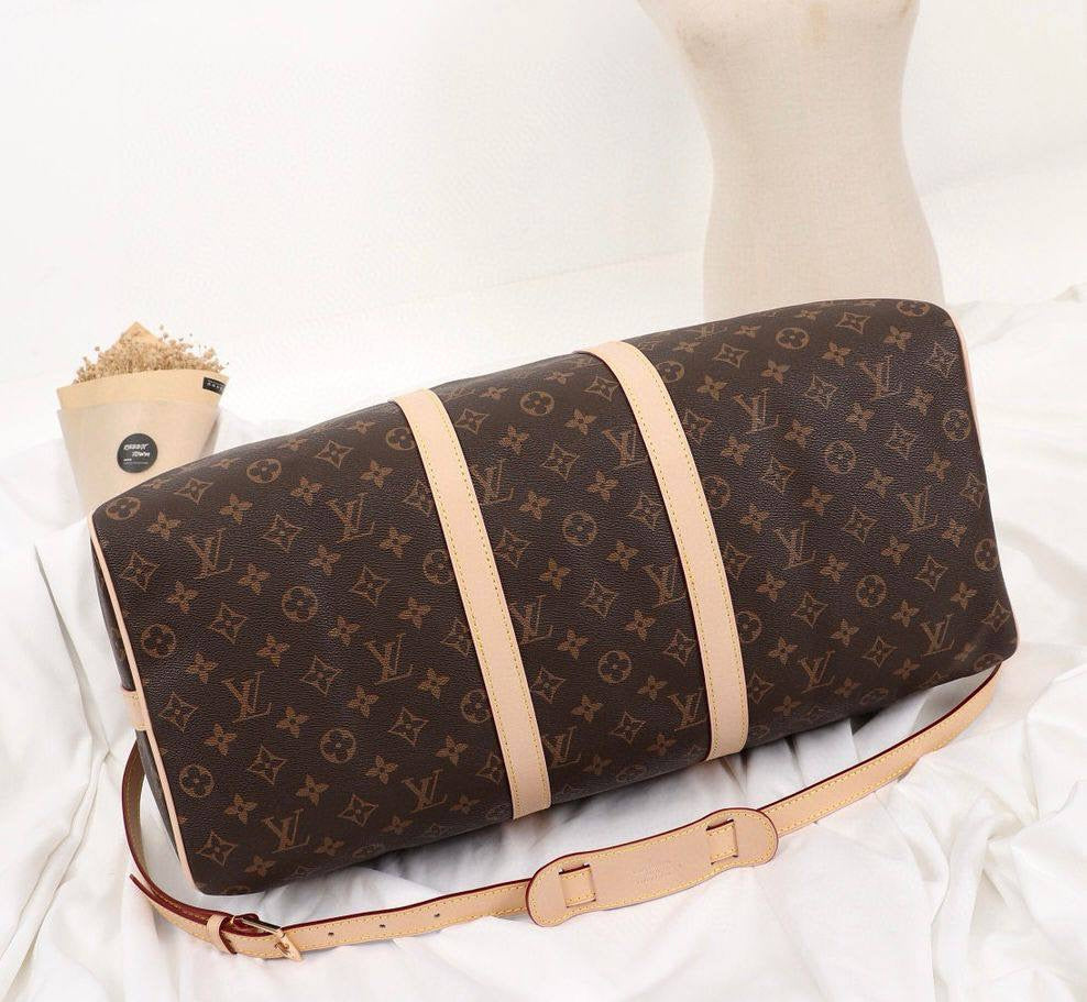 LV TRAVELLING BAG 
GOOD QUALITY 
115 dhs🪙💕
SIZE : 55cm

Zain39
♥️♥️♥️