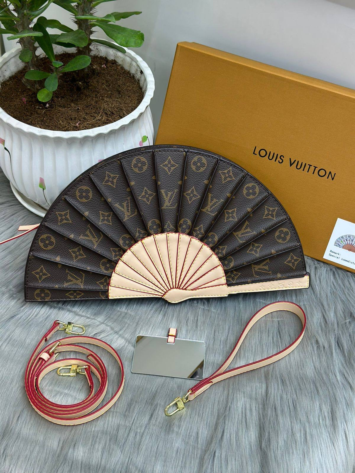 LV
SIZE  ……… 36  CM 
130 dhs🇦🇪

with BOX
🎁🎁🎁

Zain244
♥️♥️♥️