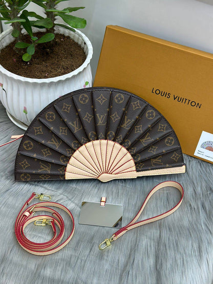 LV
SIZE  ……… 36  CM 
130 dhs🇦🇪

with BOX
🎁🎁🎁

Zain244
♥️♥️♥️