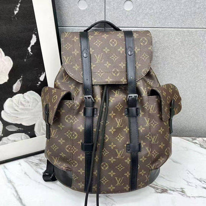 Goyard / LV backpack 
Size : 42 * 32 * 13 cm
120 dhs🇦🇪

Zain115
♥️♥️♥️