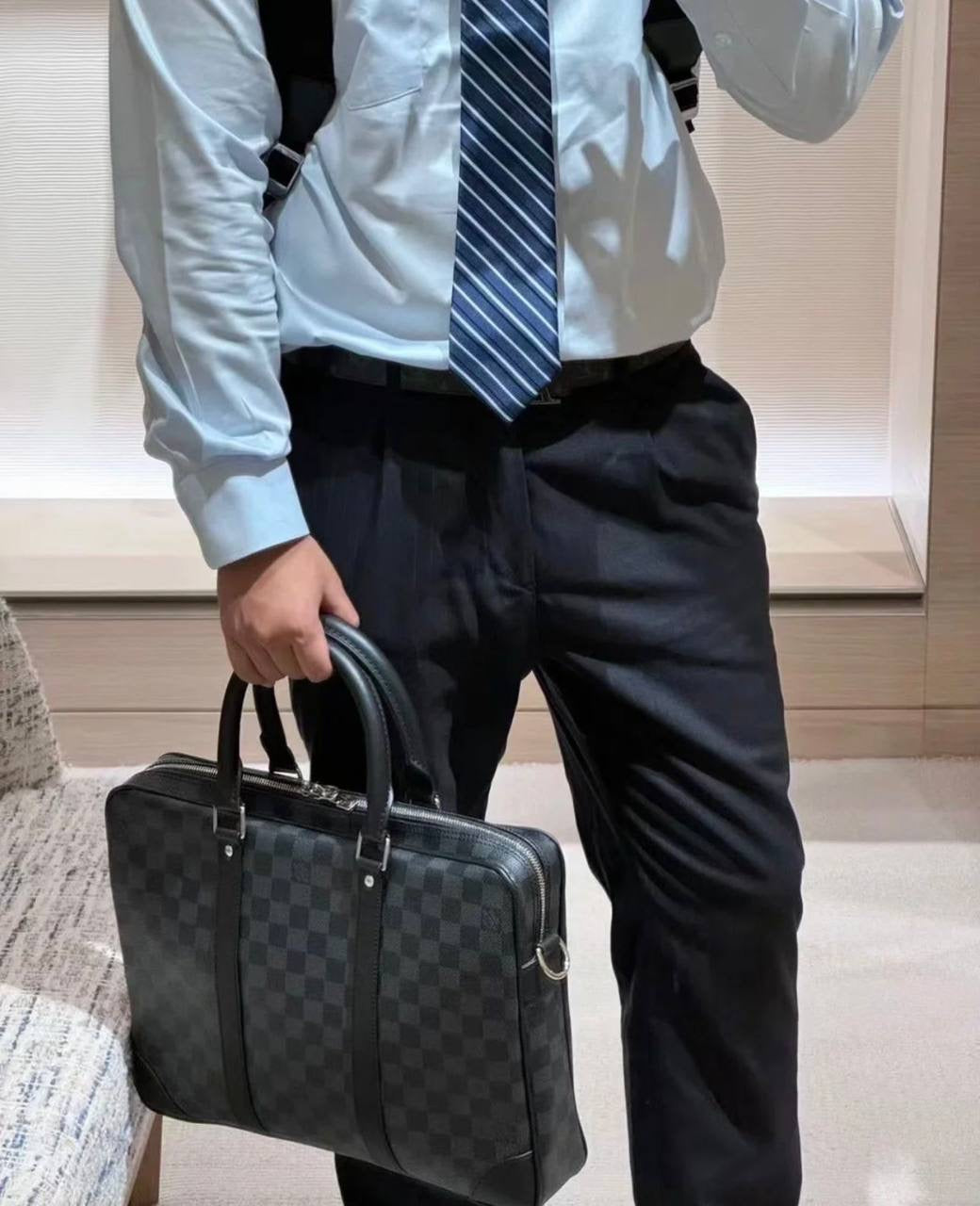 LV
LAPTOP BAG 

GOOD QUALITY 
OFFER 

85 dhs🇦🇪

Zain39
♥️♥️♥️