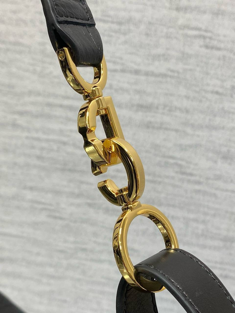 DIOR 
NEW DESIGN 
GOOD QUALITY 
95 dhs🪙💕

Zain39
♥️♥️♥️