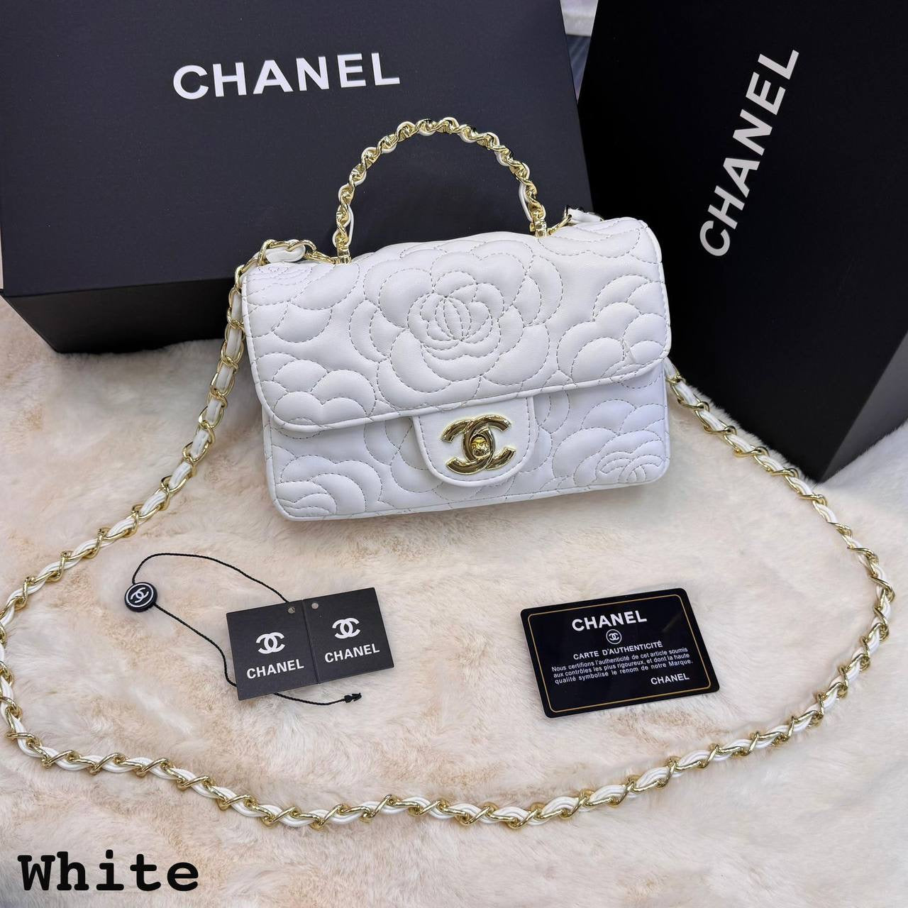 Chanel ᴛᴏᴘ ʜᴀɴᴅʟᴇ/ chain
ᴇᴍʙʀᴏɪᴅᴇᴅ ғᴏʟʟᴏᴡᴇʀ 
ɢᴏʟᴅ ʜᴀʀᴅᴡᴀʀᴇ 

ᴡɪᴛʜʙᴏx
🎁🎁🎁

ᴄᴀᴠɪᴀʀ 
sɪᴢᴇ:20ᴄᴍ
105 dhs🇦🇪

Zain56
♥️♥️♥️