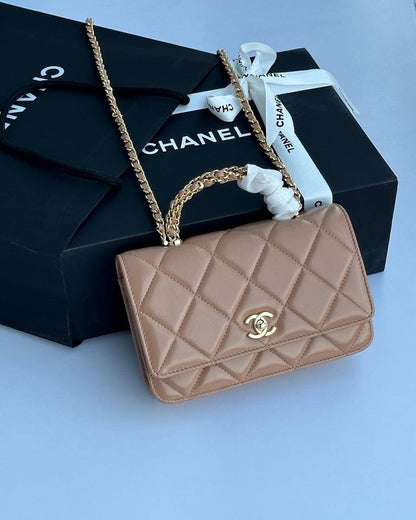 Chanel
Best quality 
with box’s 
🎁🎁🎁

100 dhs🇦🇪
size 19 cm

Zain158
♥️♥️♥️