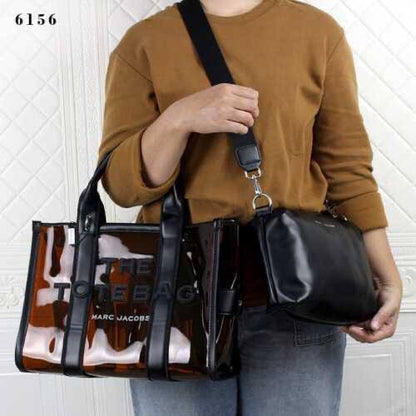 MARC JACOBS ᴛʜᴇ ᴛᴏᴛᴇʙᴀɢ
ᴄᴀɴᴠᴀss & ᴛʀᴀɴsᴘᴀʀᴇɴᴛ
ᴡɪᴛʜ ᴘᴏᴜᴄʜ ᴀɴᴅ ʟᴏɴɢ sᴛʀᴀᴘ
sɪᴢᴇ : 35 cm

105 dhs🇦🇪

Zain31
♥️♥️♥️