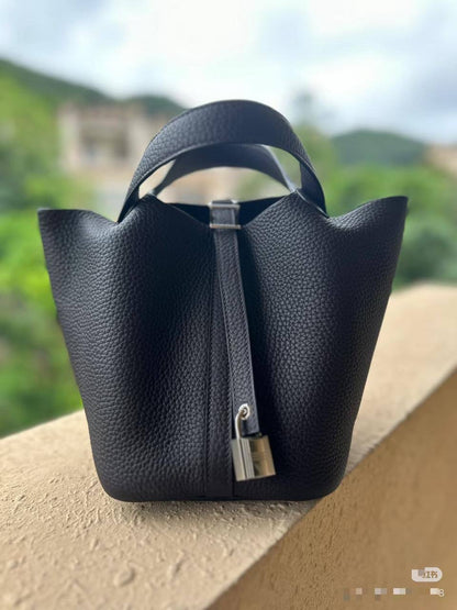 🎉 Offer 🎊  Prada / Hermes / Chloe / Dior
offer
Size :27 ~ 25 * 22 cm
70 dhs🇦🇪
Limit Stock

Zain115
♥️♥️♥️