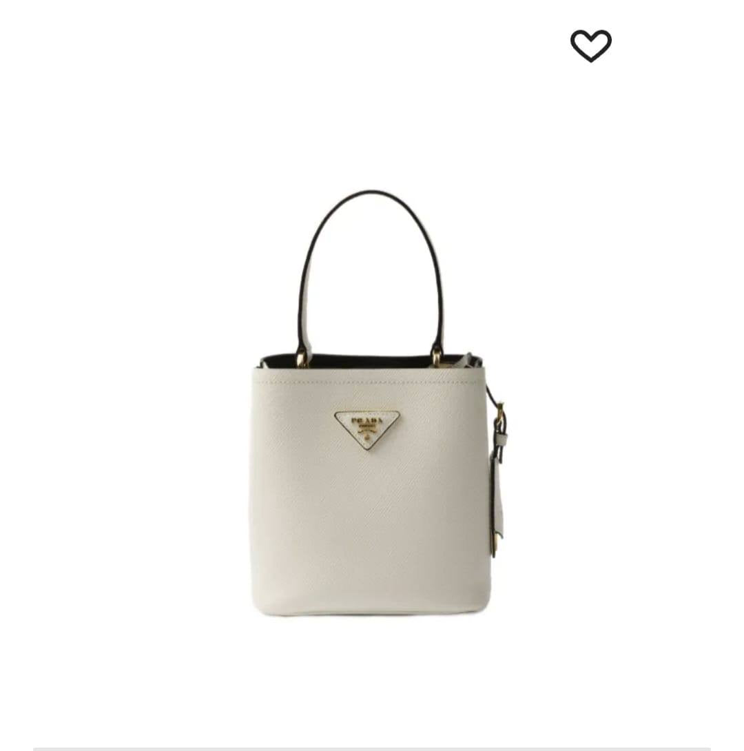 Prada

with box
🎁🎁🎁

105 dhs🇦🇪

Zain143
♥️♥️♥️