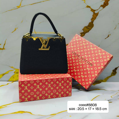 LV
ᴄᴀᴘᴜᴄᴄɪɴᴇ ᴛᴏᴘ ʜᴀɴᴅ ʙᴀɢ
ᴡɪᴛʜ ʟᴏɴɢ ʙᴇʟᴛ sᴛʀᴀᴘ
ɢᴏʟᴅ ʜᴀʀᴅᴡᴀʀᴇ
sɪᴢᴇ : 20.5 cm

ᴡɪᴛʜ BOX
🎁🎁🎁

75 dhs🇦🇪

Zain31
♥️♥️♥️