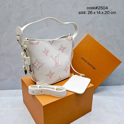 LV
ᴀʟʟ ɪɴ BB ᴍᴏɴᴏɢʀᴀᴍ
sɪᴢᴇ: 26 x 14 x 20 cm
ᴡɪᴛʜ BOX
🎁🎁🎁

75 dhs🇦🇪

Zain31
♥️♥️♥️