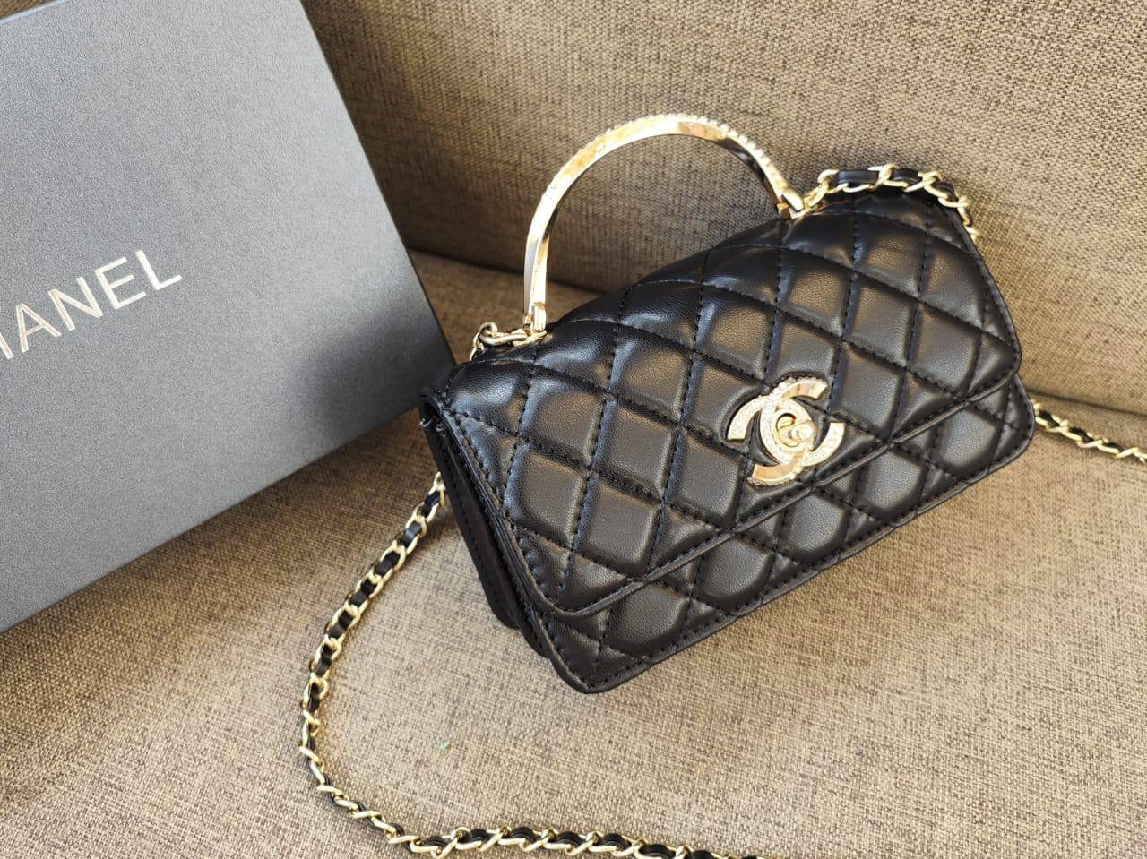 Chanel
95 dhs🪙

with box

🎁🎁🎁

high quality

Zain26
♥️♥️♥️