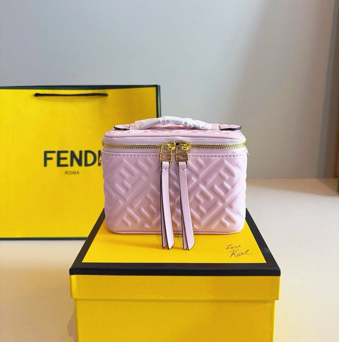 FENDI 

good quality

WITH BOX 
🎁🎁🎁

90 dhs🇦🇪

Zain39
♥️♥️♥️