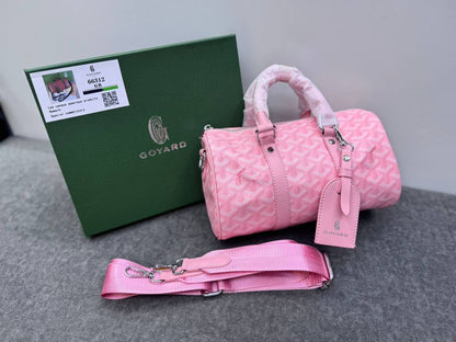 Goyard

With box 
🎁🎁🎁

size :25×15 
90 dhs🪙

Zain114
♥️♥️♥️