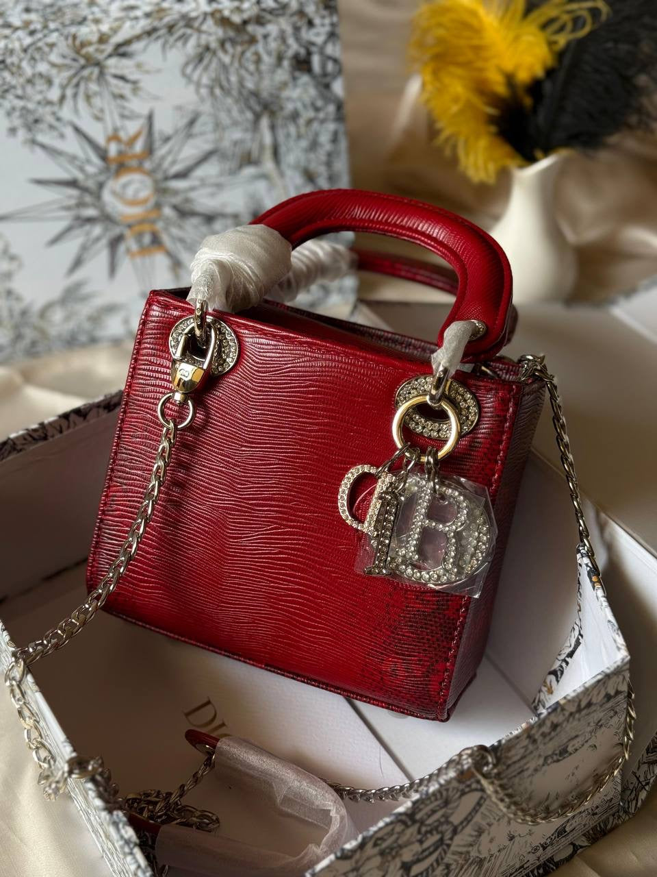 DIOR

17cm
350 dhs🇦🇪
Top quality 

With box
🎁🎁🎁

Zain167
♥️♥️♥️