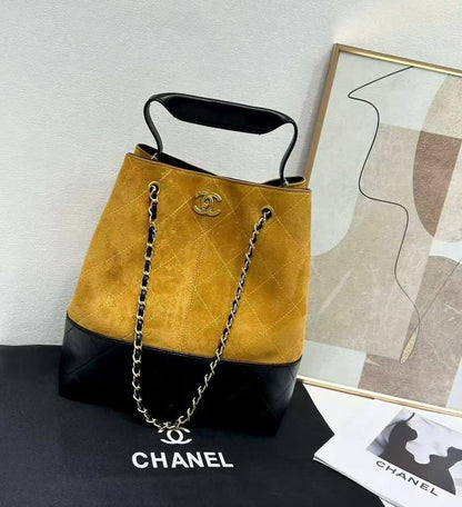 CHANEL 
NEW CAME GOOD QUALITY 
105 dhs🇦🇪

Zain39
♥️♥️♥️