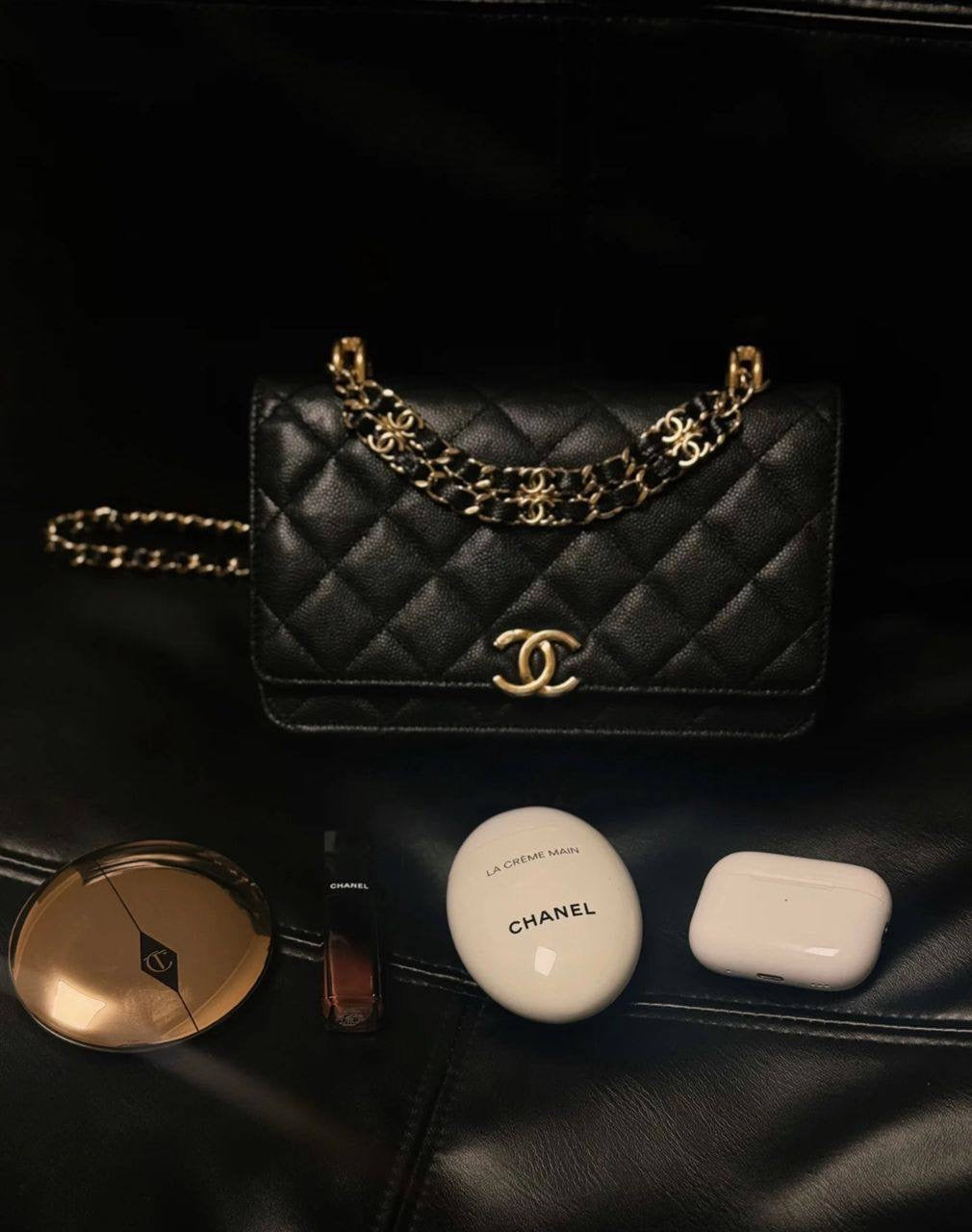Dior - Chanel
120 dhs🇦🇪

Good quality
 with box
🎁🎁🎁

Zain35
♥️♥️♥️
