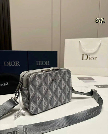 Dior 
Master Quality
Crossbody Bag 

200 dhs🇦🇪

With Box
🎁🎁🎁

Zain33
♥️♥️♥️