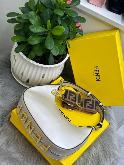 FENDI
SIZE……….24CM
105 dhs🇦🇪

With box
🎁🎁🎁

Zain244
♥️♥️♥️