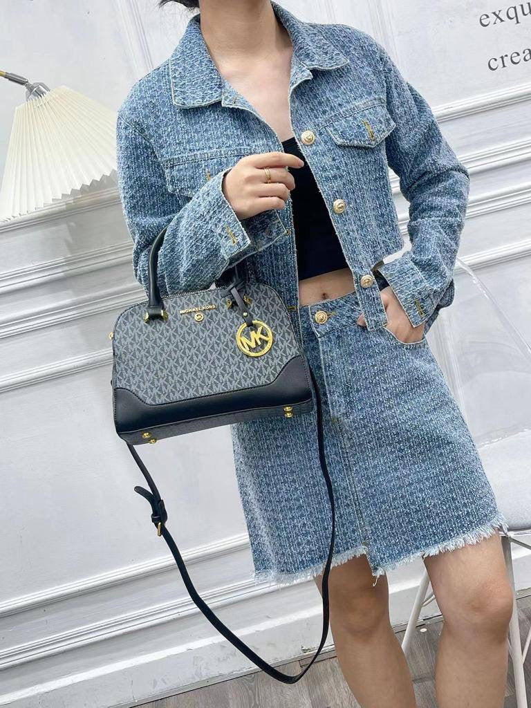 MK
95 dhs🪙💕
size 26cm

Zain26
♥️♥️♥️