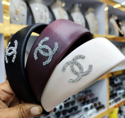 Headband
good quality 💯
Without box 📦 
20 dhs🇦🇪

Zain216
♥️♥️♥️